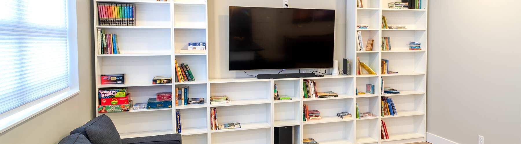 Old Deshler Library Vacation Rental - Living Space